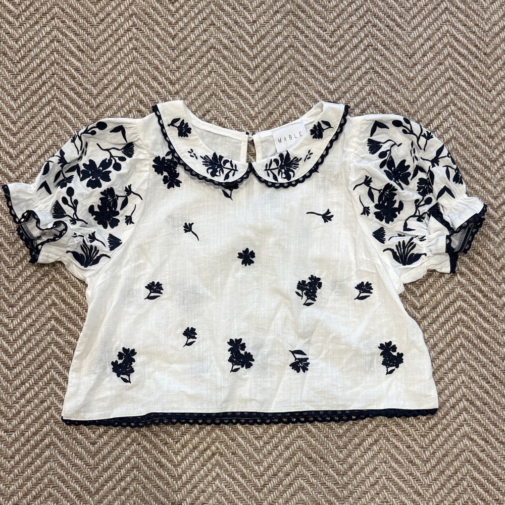 Mable Women's Navy and White Floral Top